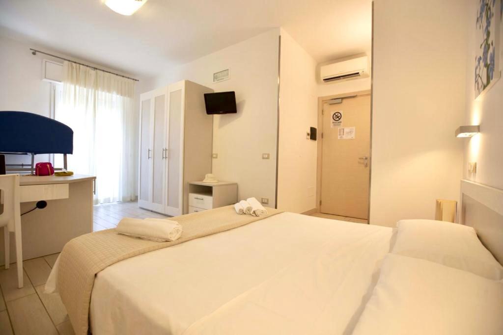 Hotel Elite Cervia Buitenkant foto